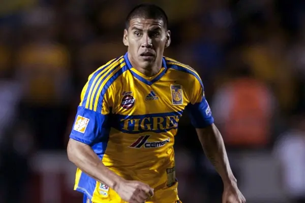 Carlos Salcido con Tigres - Foto: Especial