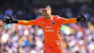 Cárdenas evita el tercero / @Rayados