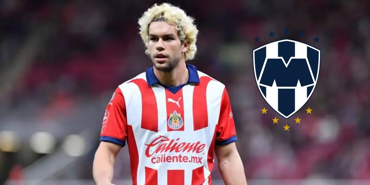 Cowell y el escudo de Rayados/FOTO: Chivas