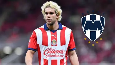 Cowell y el escudo de Rayados/FOTO: Chivas