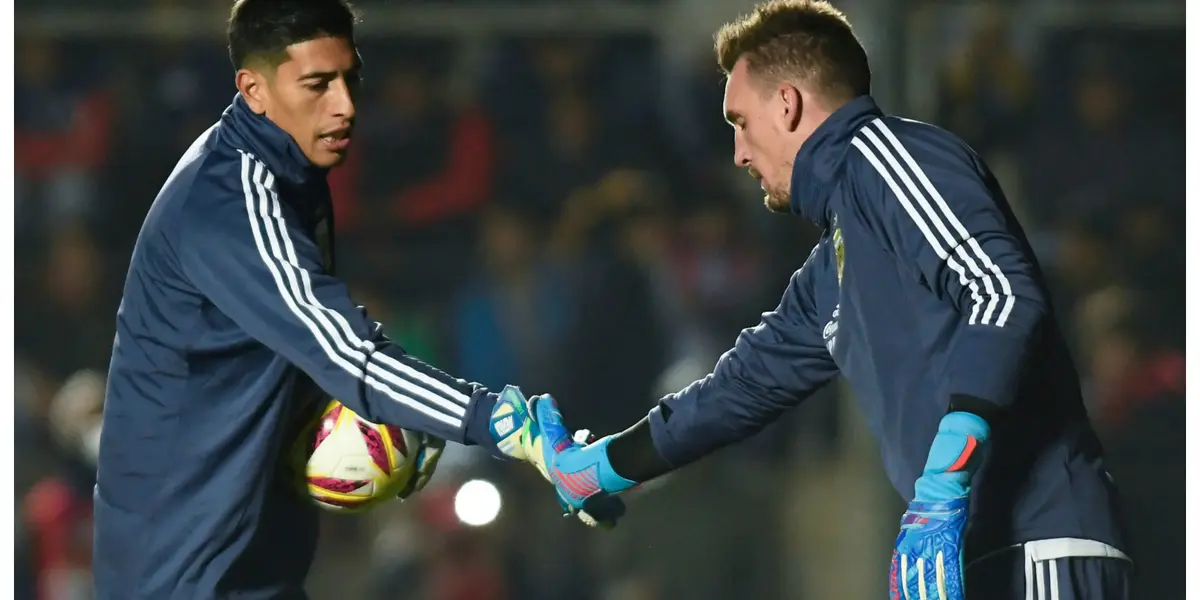 Estaban Andrada dándole la mano a Franco Armani