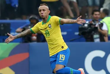 Éverton Sousa con la Selección de Brasil