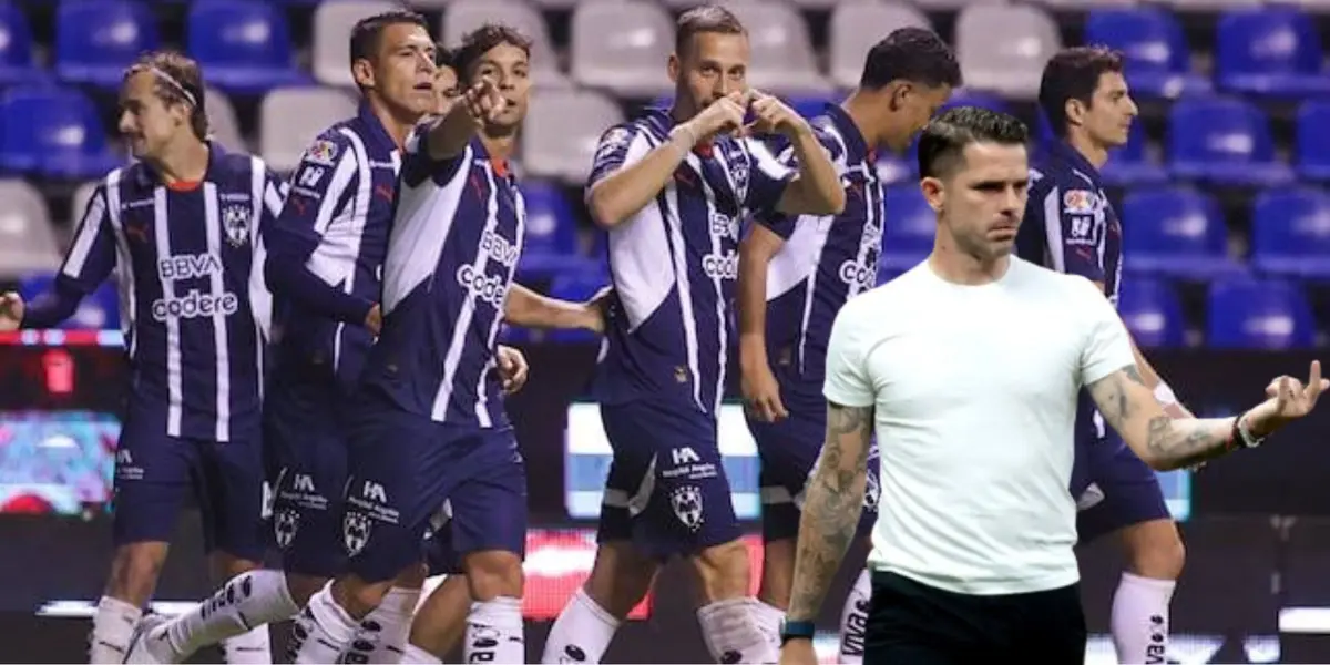 Gago con jugadores de Rayados/FOTO: Récord