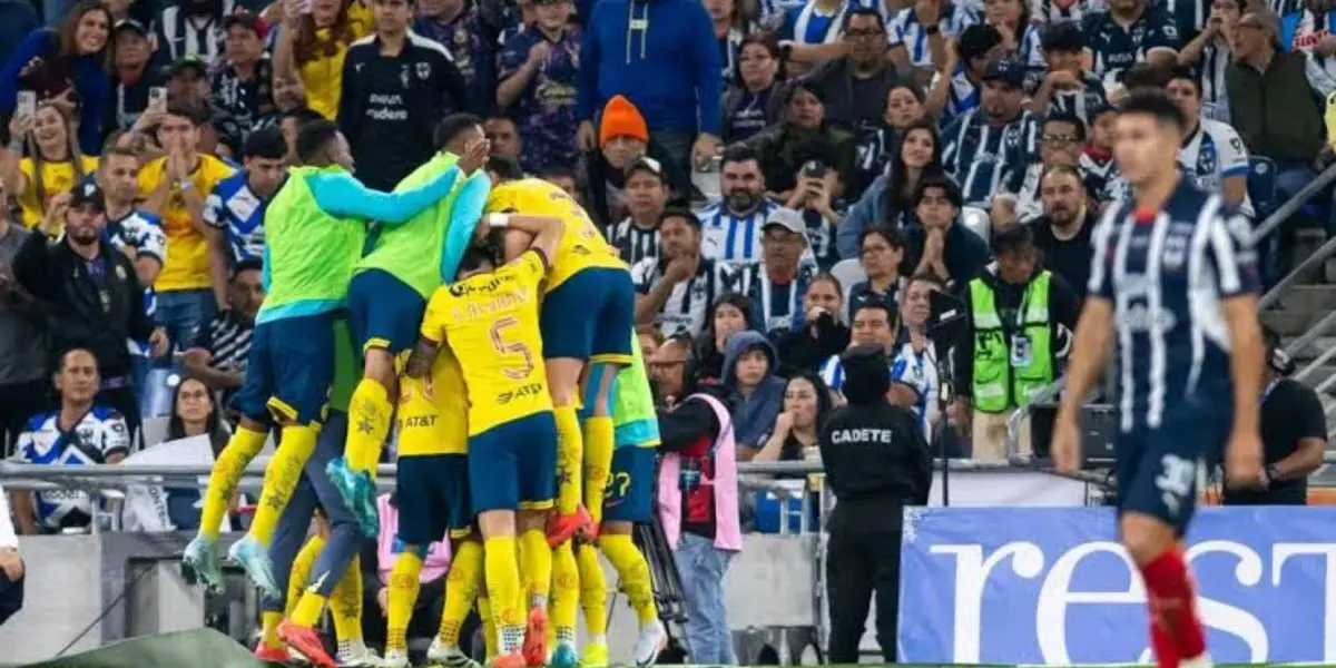 Jugadores de América festejando y corcho/FOTO: RPP