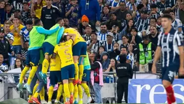 Jugadores de América festejando y corcho/FOTO: RPP