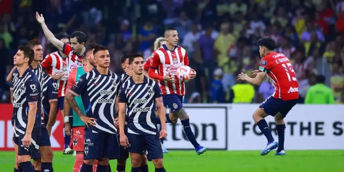 Jugadores de Chivas y Rayados/FOTO: Fútbol Total