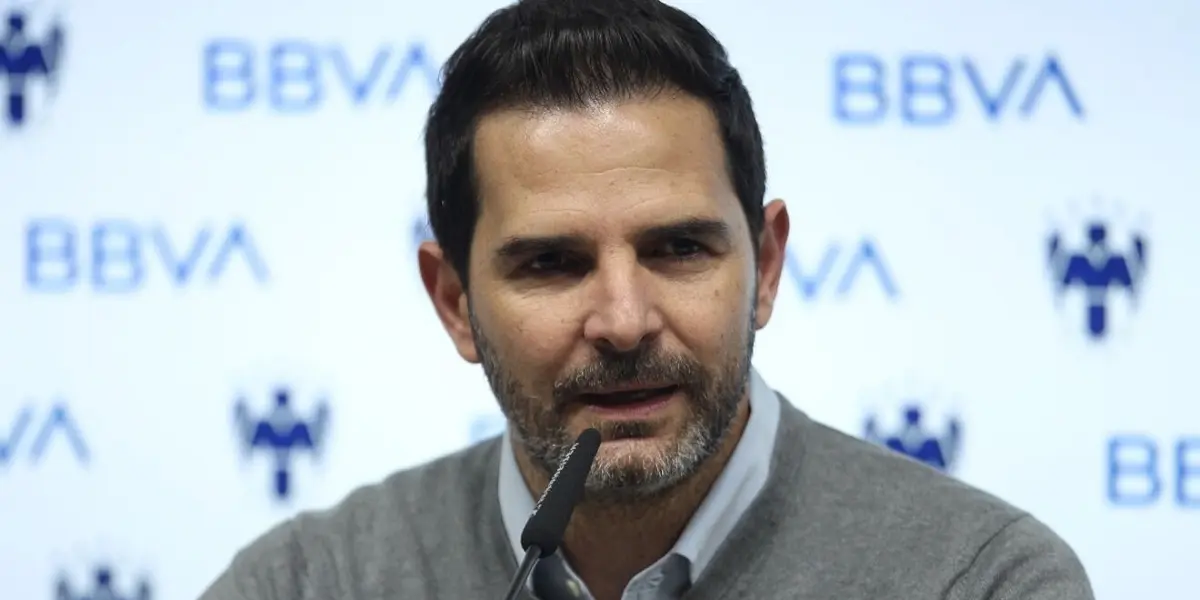 La afición de Rayados en contra de Hugo González y su regreso al equipo