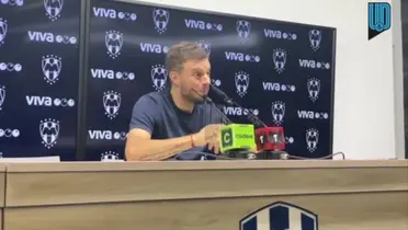 Martín Anselmi en conferencia - Foto: Captura de pantalla