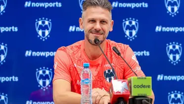 Martín Demichelis en conferencia de prensa, con el combinado de Rayados (Fuente: Rayados)