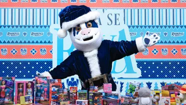 Monty juntó con los regalos / @Rayados