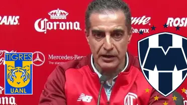 Paiva con escudos de Tigres y Rayados/FOTO: Mediotiempo