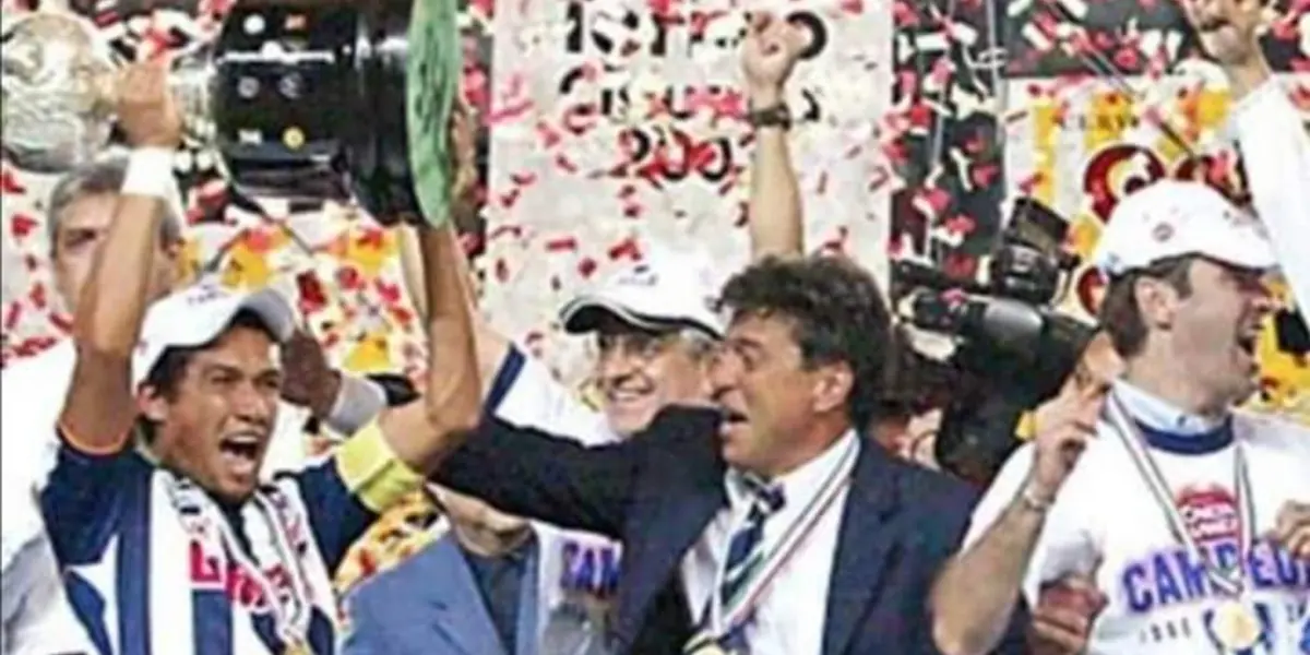 Rayados levantando el segundo título / @Rayados