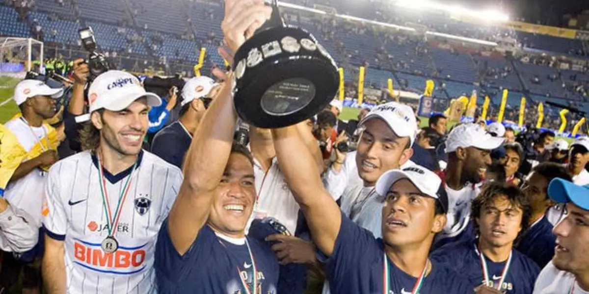 Rayados levantando el título en el Estadio Azul / @Rayados