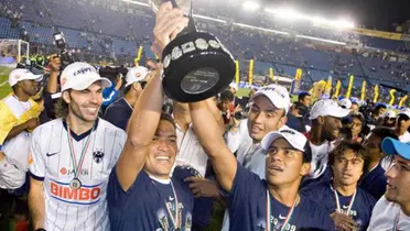 Rayados levantando el título en el Estadio Azul / @Rayados