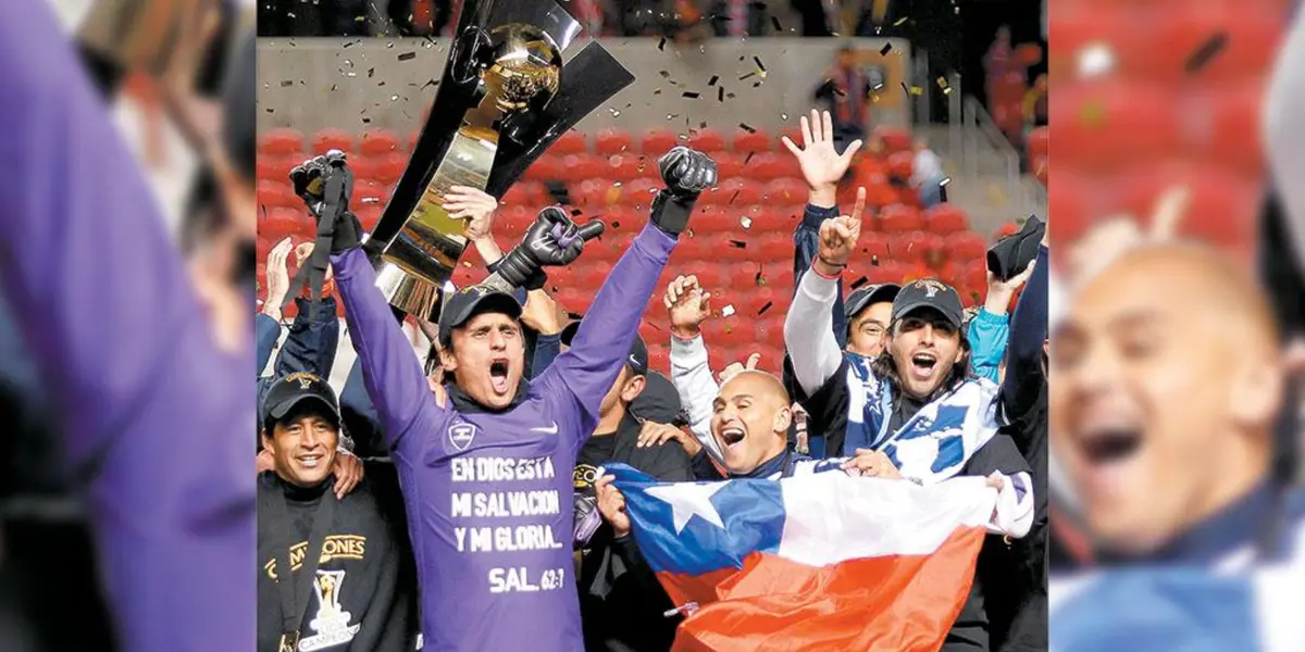 Rayados levantando el trofeo de Concacaf / Foto: Mexsport