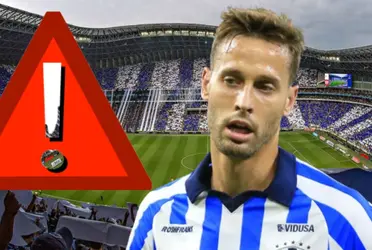 Sergio Canales abandona el campo del partido de Rayados ante León y esto se sabe de su posible lesión